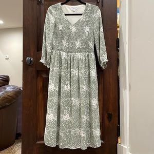 Women’s Polagram V-Neck Smocked Green Floral Midi Dress